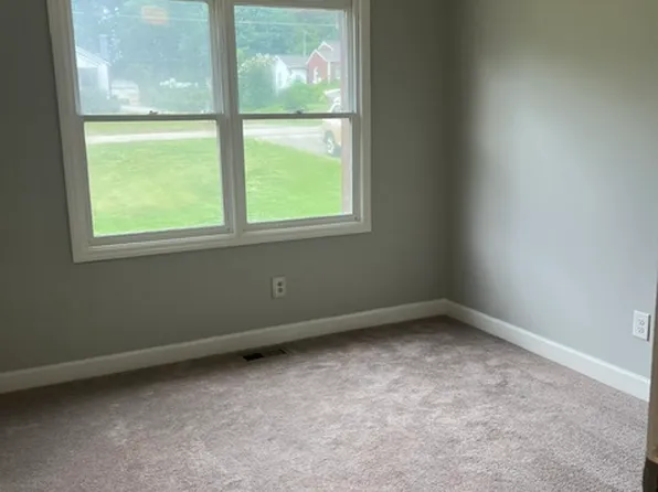 328 Millsaps Rd, Statesville, NC 28625