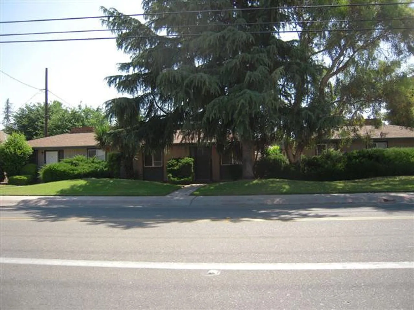 Chinowth/Tulare — Photo 1