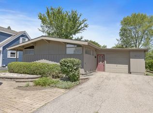 839 S Grove Ave, Barrington, IL