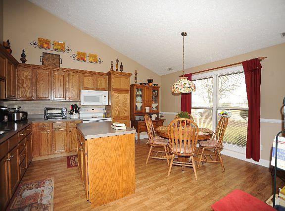 5th image of 4125 Mayflower Dr