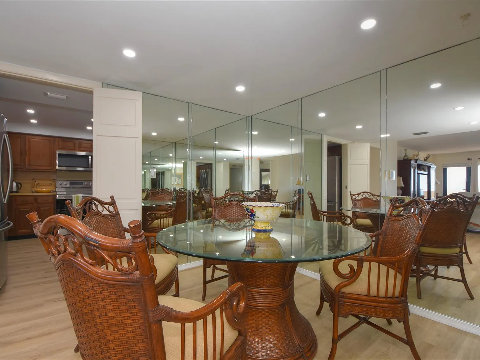 2 bed, 2.0 bath, 1450 sqft, $4,200 — Photo 4