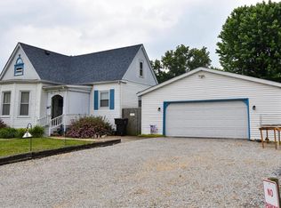 1102 W 6th St, Staunton, IL 62088