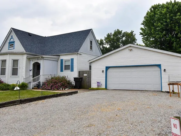1102 W 6th St, Staunton, IL 62088