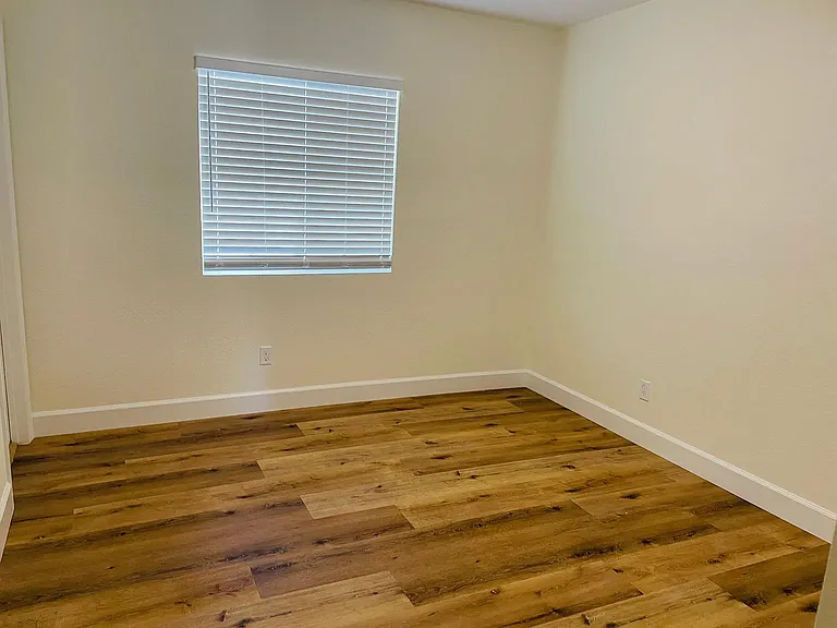 621 E Erna Ave — Photo 12