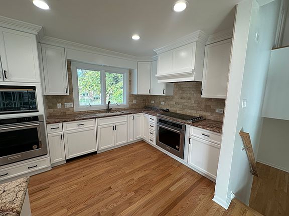 3rd image of 1406 Bayberry Ln