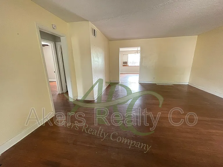 2210 Court St — Photo 10