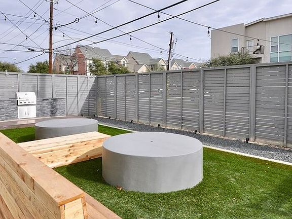 3rd image of 5615 Ross Ave #10-B