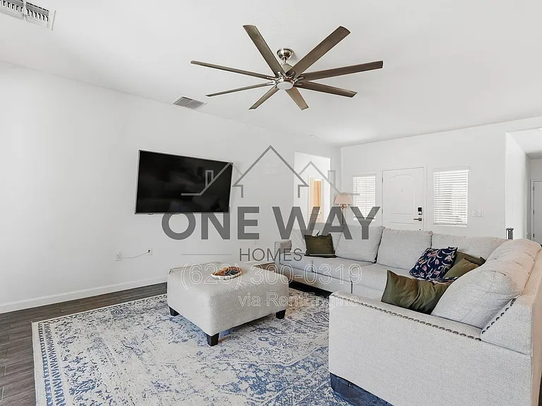 30558 W Clarendon Ave — Photo 7