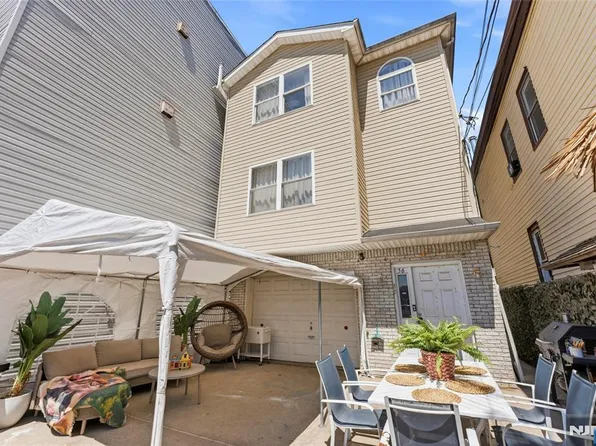 56 Vincent St, Newark, NJ 07105