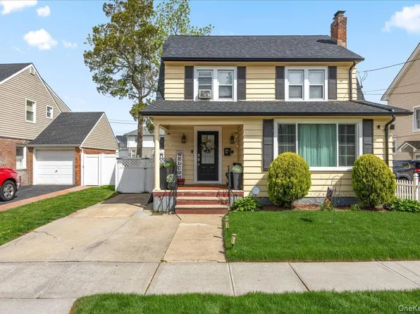 29 Crowell Street, Hempstead, NY 11550