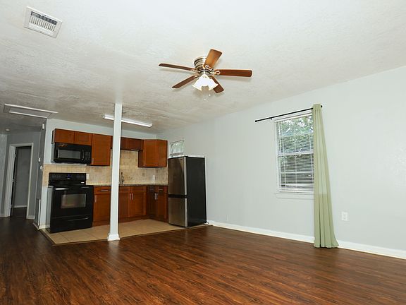2nd image of 713 S Valderas St