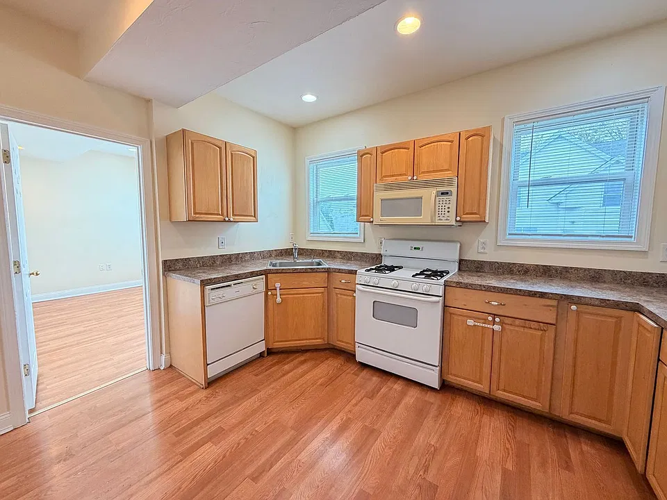 289 Merrimack St #5