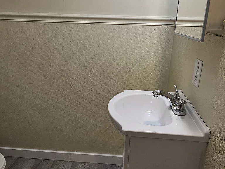 330 W State St #7 — Photo 15