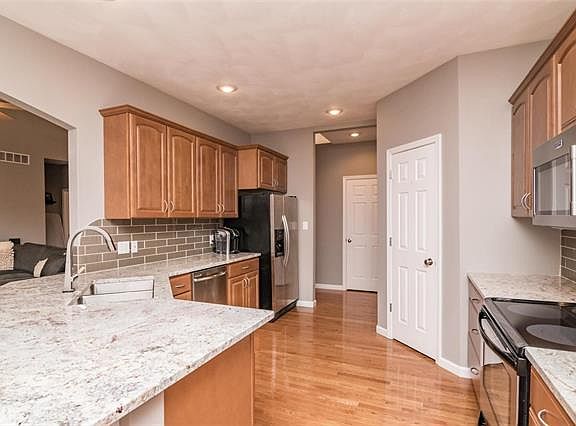 5th image of 4622 Wisteria Dr