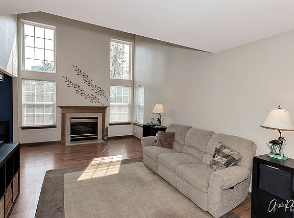 4th image of 621 Arrowwood Ct