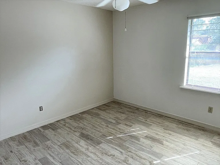 2701 NE 10th St #701 — Photo 7