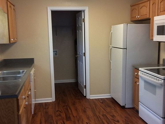 4th image of 71 8th Ave