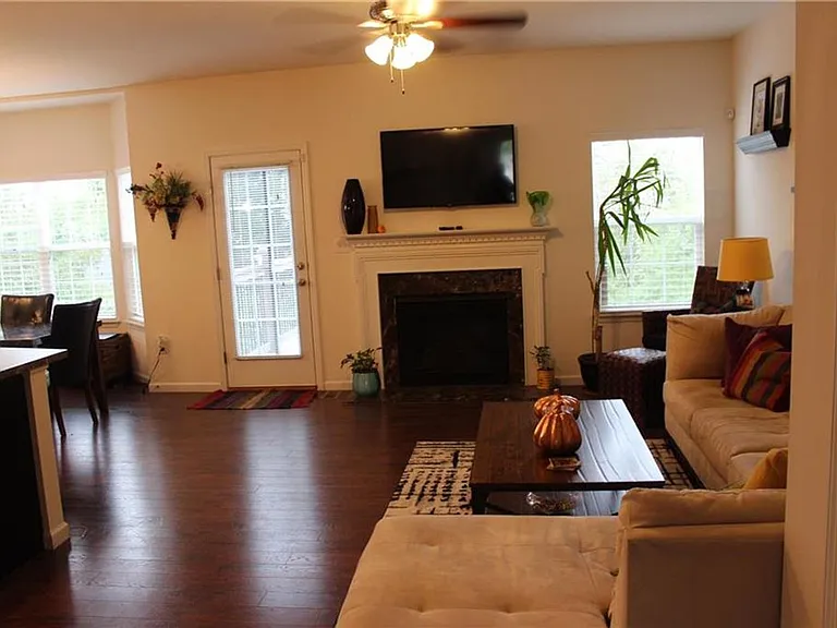 2636 Grover Crossing Way — Photo 9
