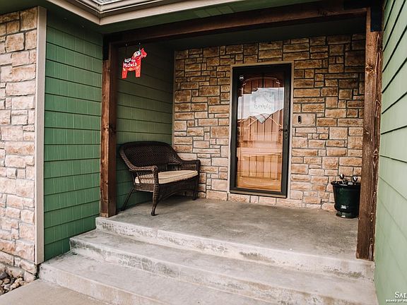 2nd image of 1712 Eaglecrest Ave
