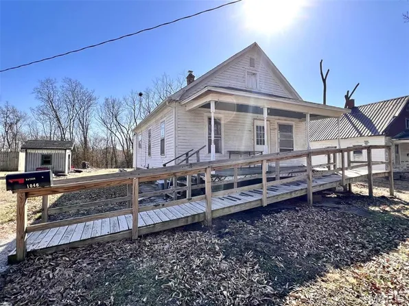 1046 E Water St, Hillsboro, IL 62049