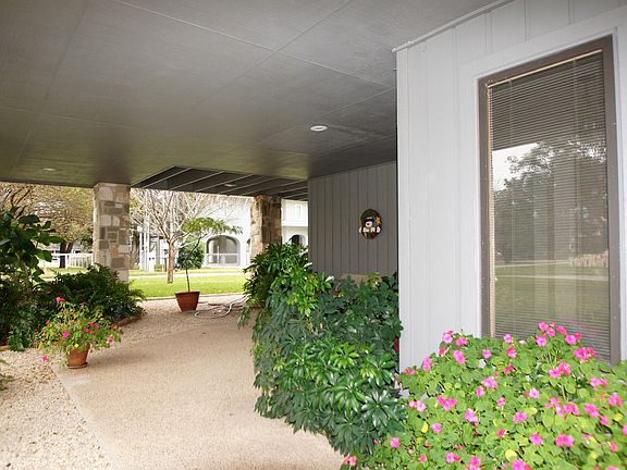 3rd image of 195 Royal George Cir
