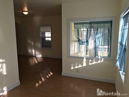 3rd image of 208 Pleasant St