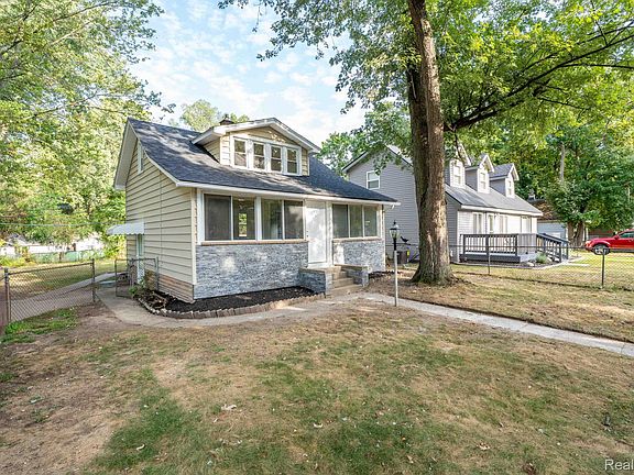 2nd image of 23248 Helen St