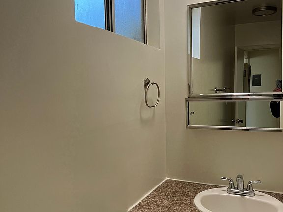 4th image of 5539 Whitsett Ave #1