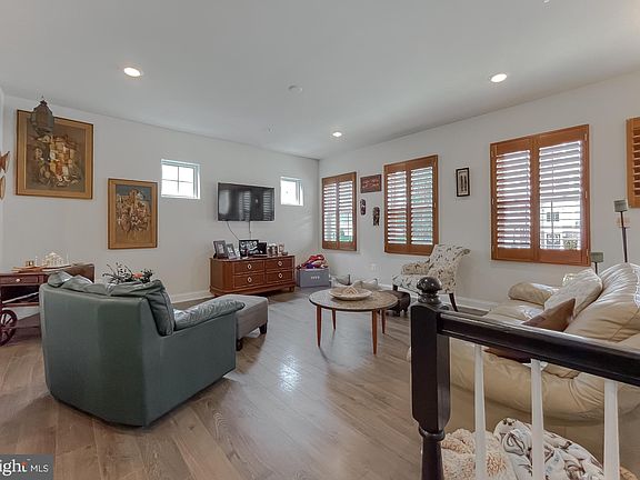 3rd image of 23824 Myrtle Glen Way