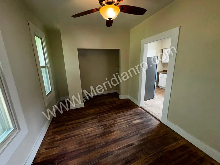 1323 Grant Ave — Photo 4