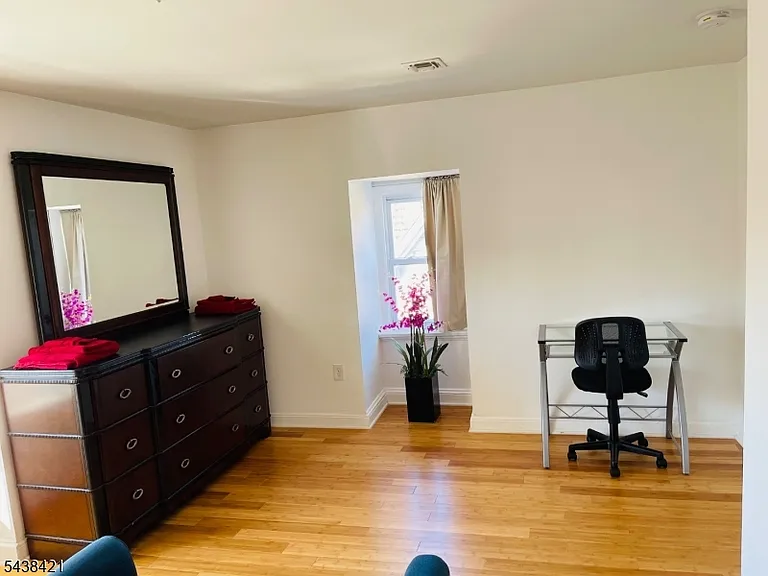 24 Lexington Ave #3 — Photo 4