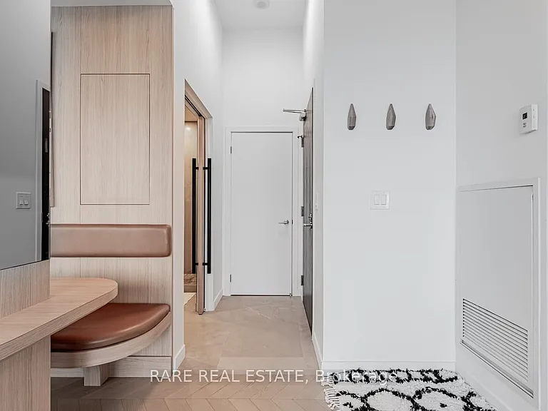 297 College St #Penthouse 5 — Photo 2