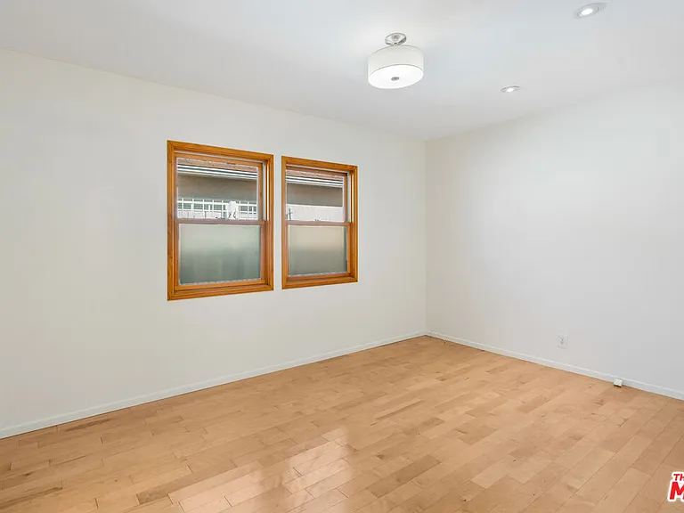 2631 Thurman Ave — Photo 12