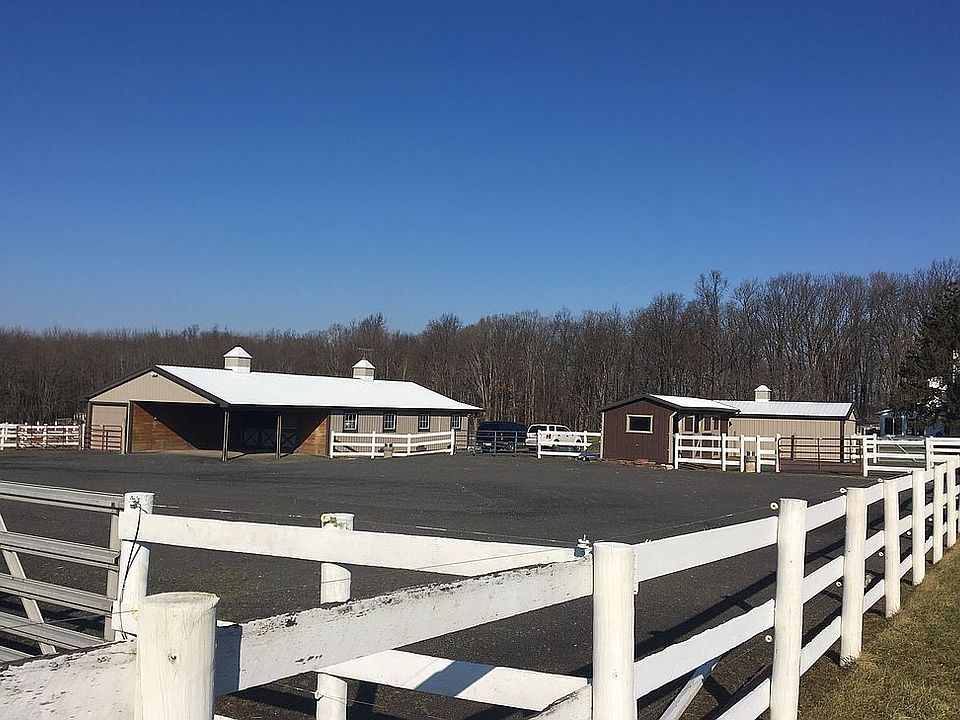 Main barn, lot and pony barn