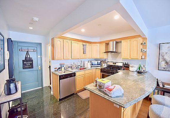 2nd image of 87 Elizabeth St APT 5B