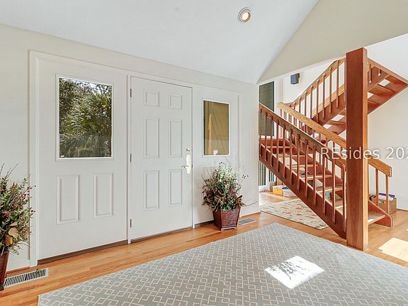 5th image of 4 Bald Eagle Rd W