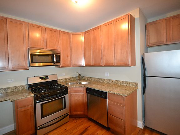 2nd image of 1640 W Greenleaf Ave #46