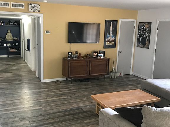 3rd image of 1611 S Michigan Ave