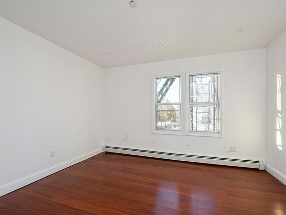 3rd image of 59 Longdale Ave #2L