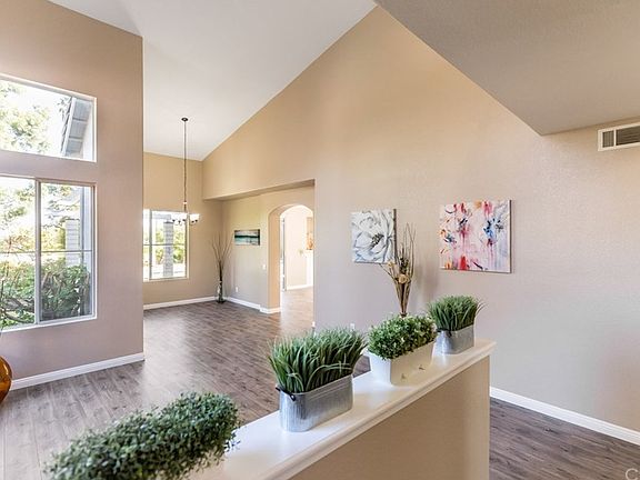 5th image of 975 Bouquet Dr
