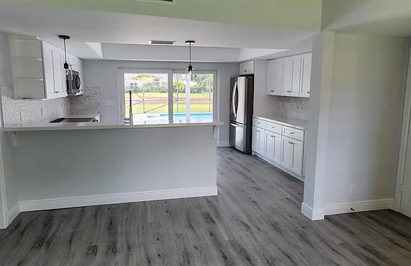 4th image of 457 N Country Club Dr