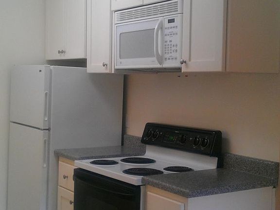 2nd image of 930 Kiely Blvd Unit E