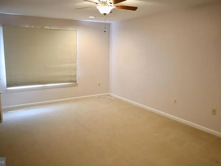 17105 Thatcher Ct — Photo 23