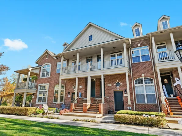 145 E Bay Dr #35, Walled Lake, MI 48390