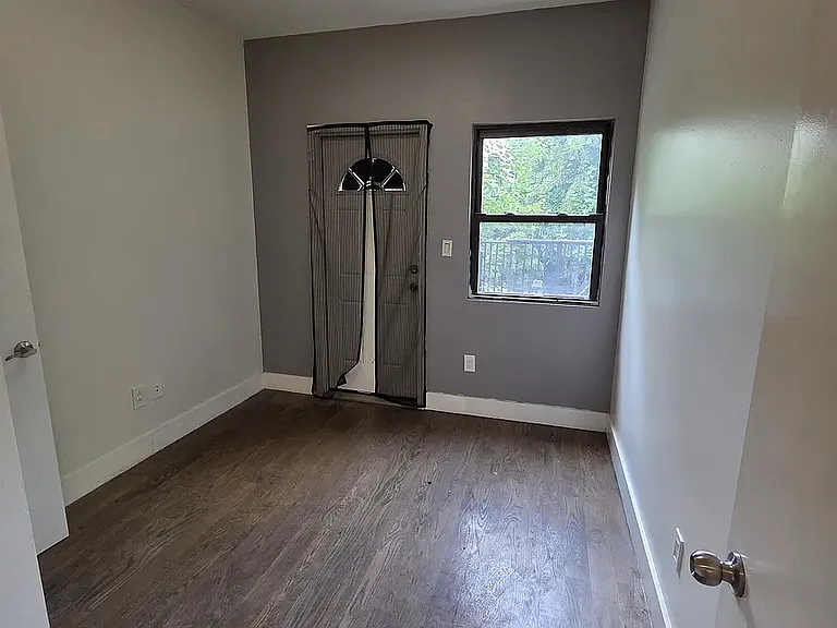 2423 Dean St #2 — Photo 10