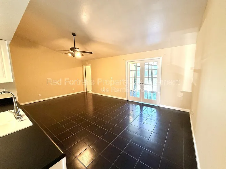 4114 Skyline Blvd #B — Photo 10