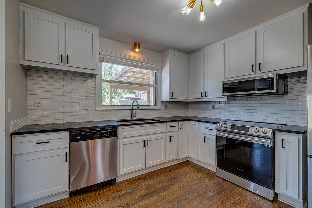 3 bed, 1386 sqft, $2,600 — Photo 3