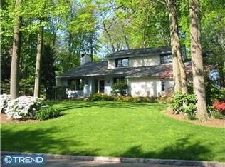 438 Round Hill Rd, Wayne, PA 19087