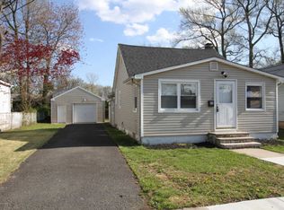 28 Crescent St, Keansburg, NJ 07734