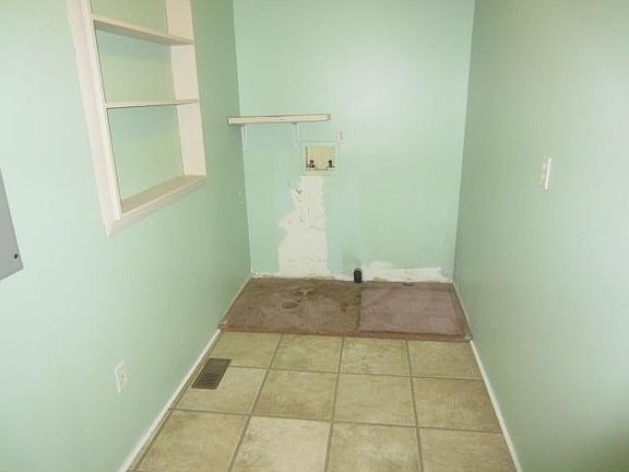 4th image of 601 Illinois St